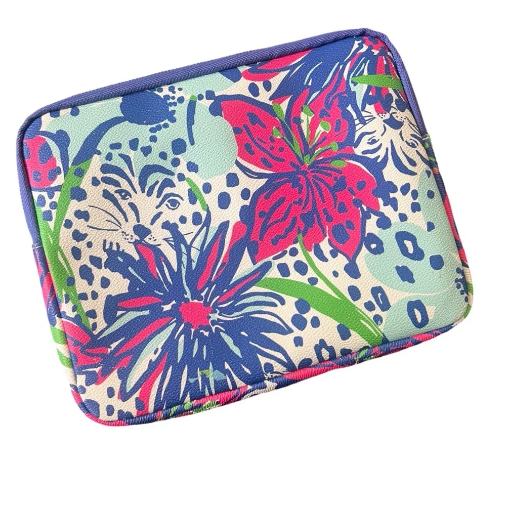 Lilly Pulitzer iPad Tech Sleeve - In The Garden  Floral Make Up Carry All - Picture 2 of 10